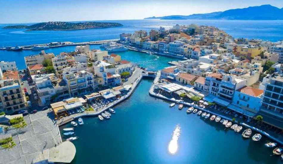 Veduta del porto e della costa — Creta, Grecia