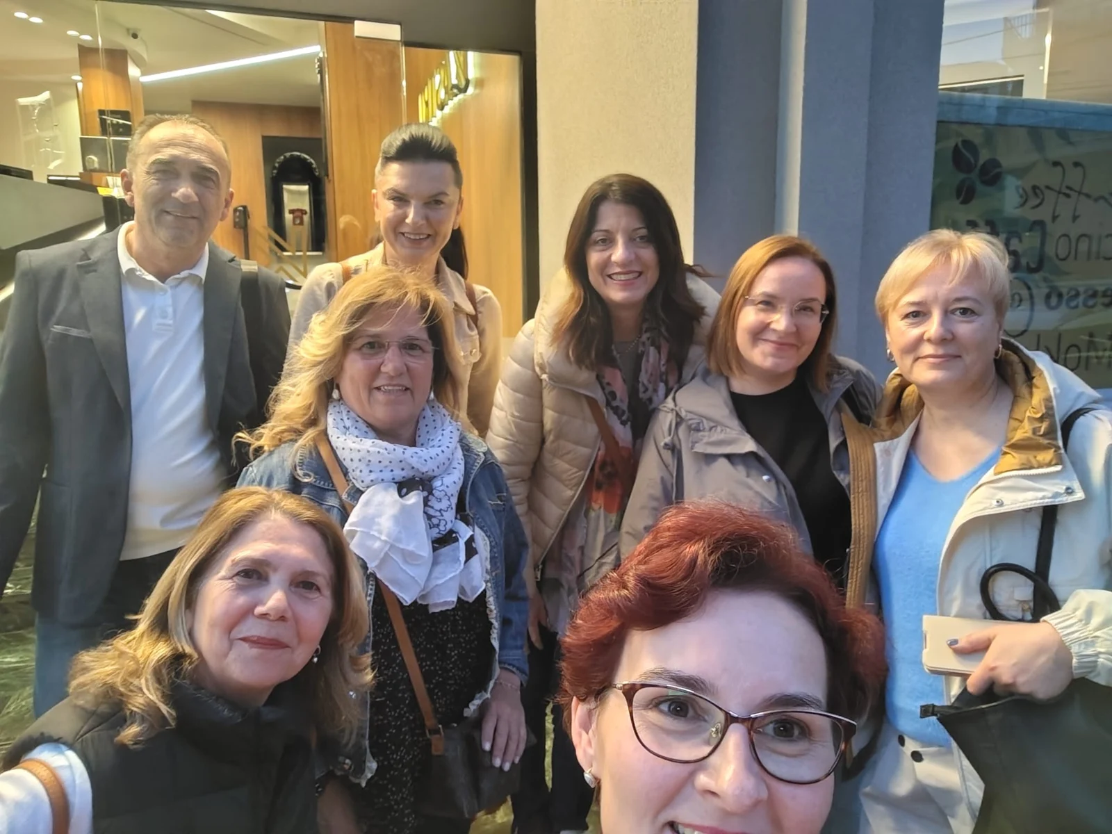 Foto di gruppo durante un incontro — Creta, Grecia
