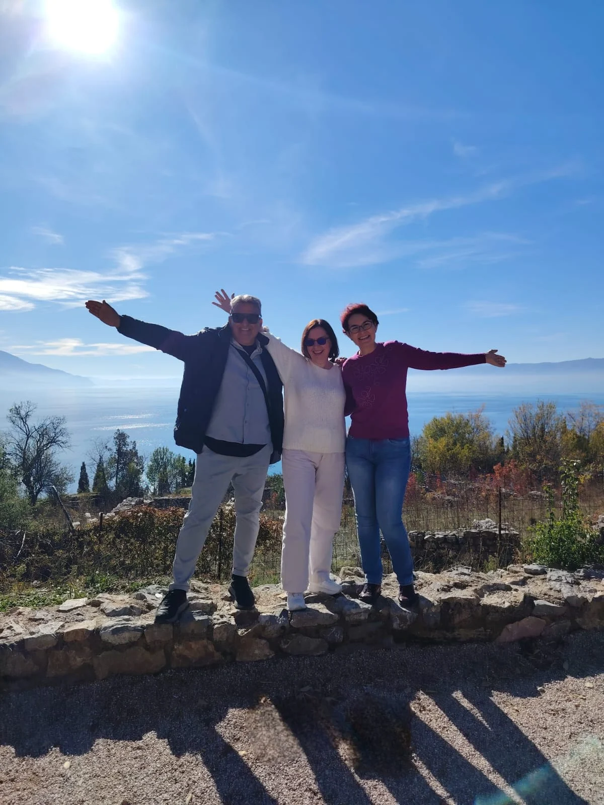 Partecipanti all’aperto durante una visita — Macedonia del Nord