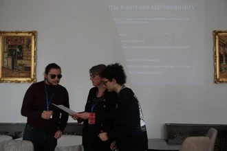 Confronto tra partecipanti in aula — Bucarest, Romania