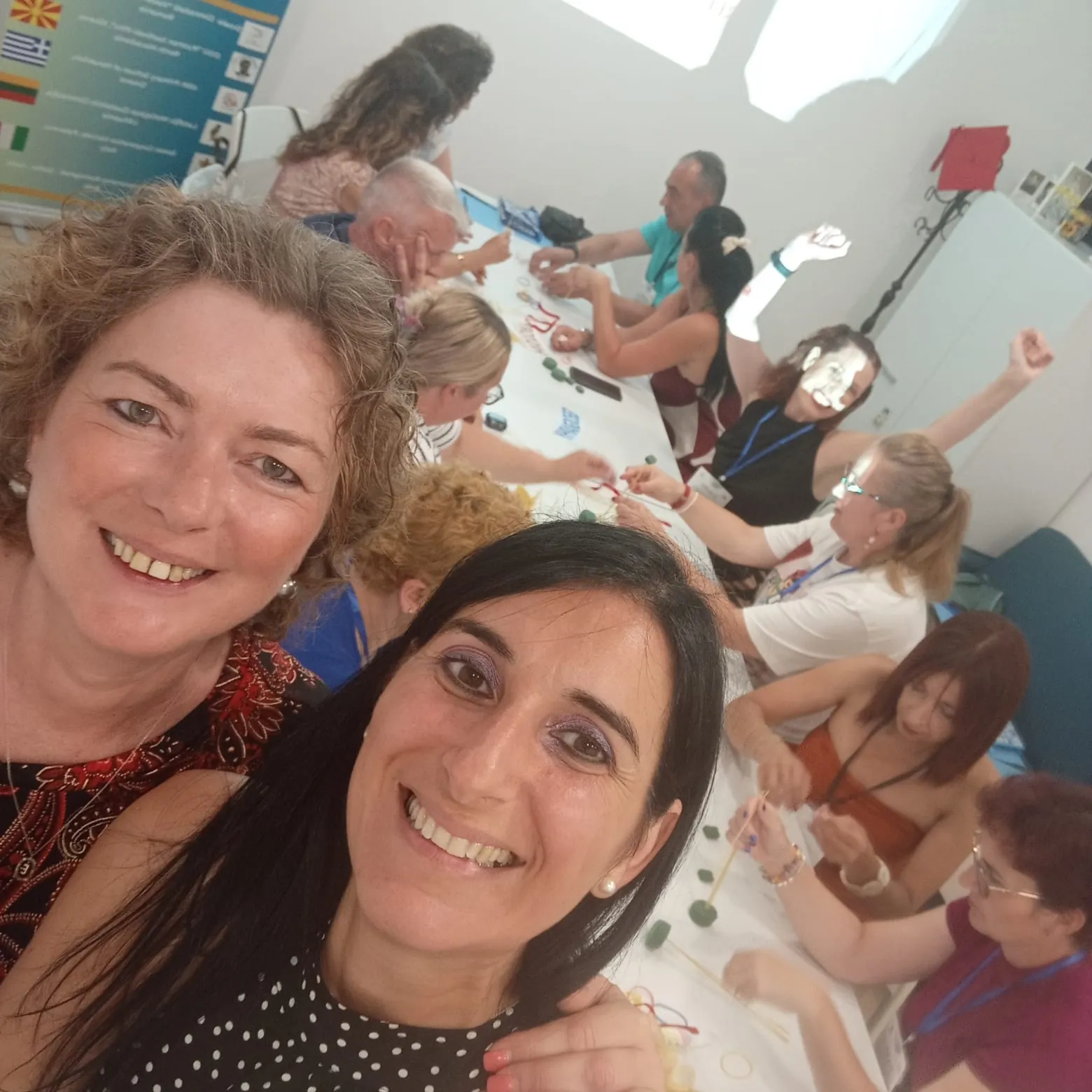 Una foto insieme durante un incontro conviviale — Terrasini, Italia