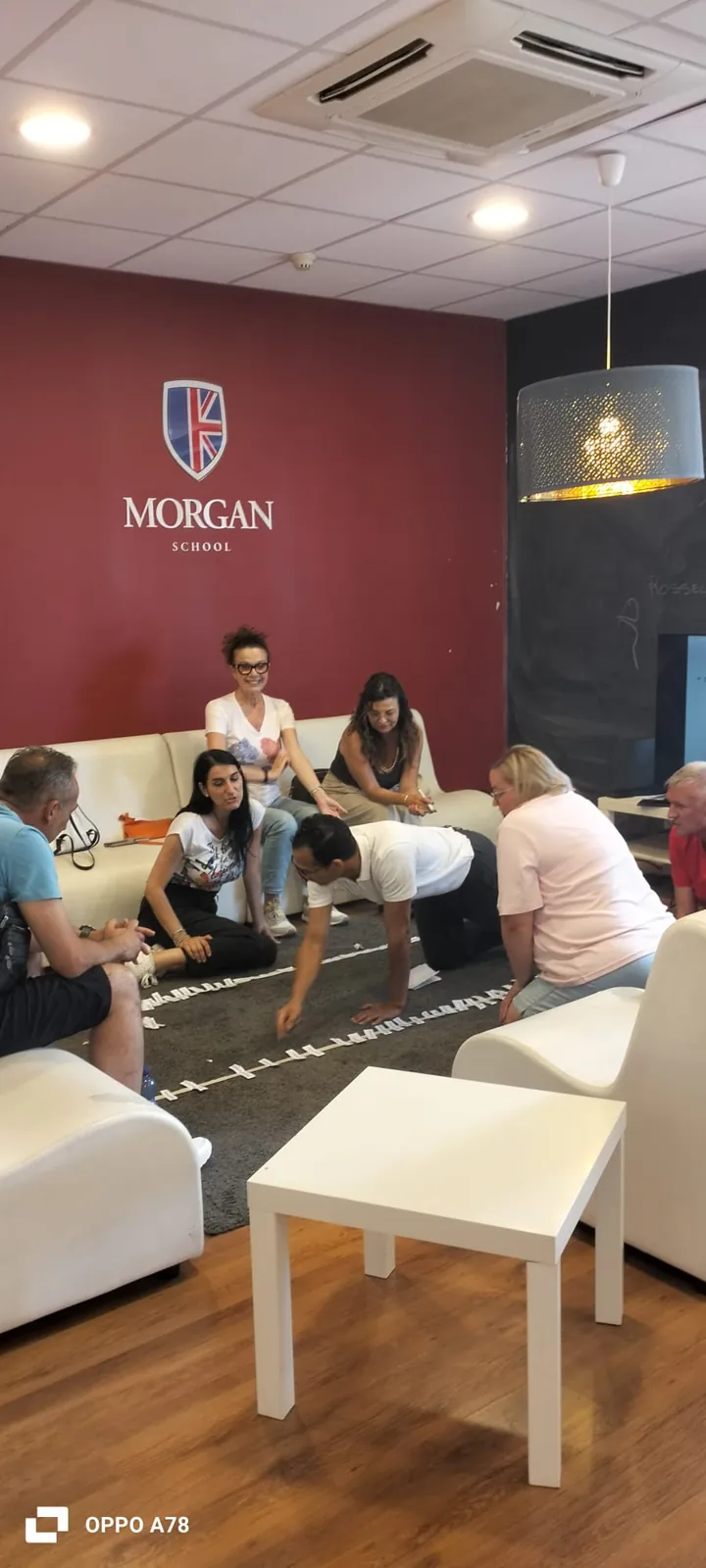 Partecipanti seduti durante un incontro — Terrasini, Italia